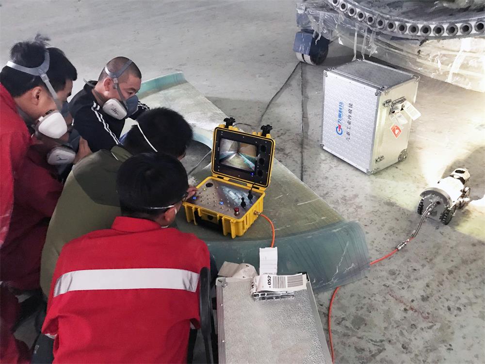 Wind power blade pipe inspection robot