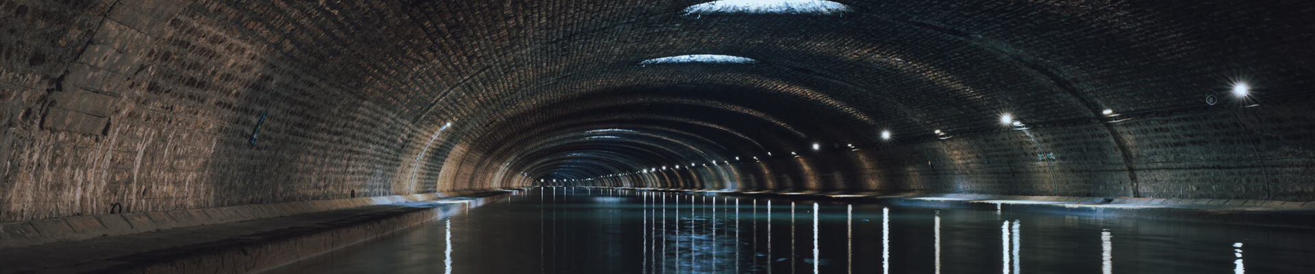 Underground pipe gallery inspection camera